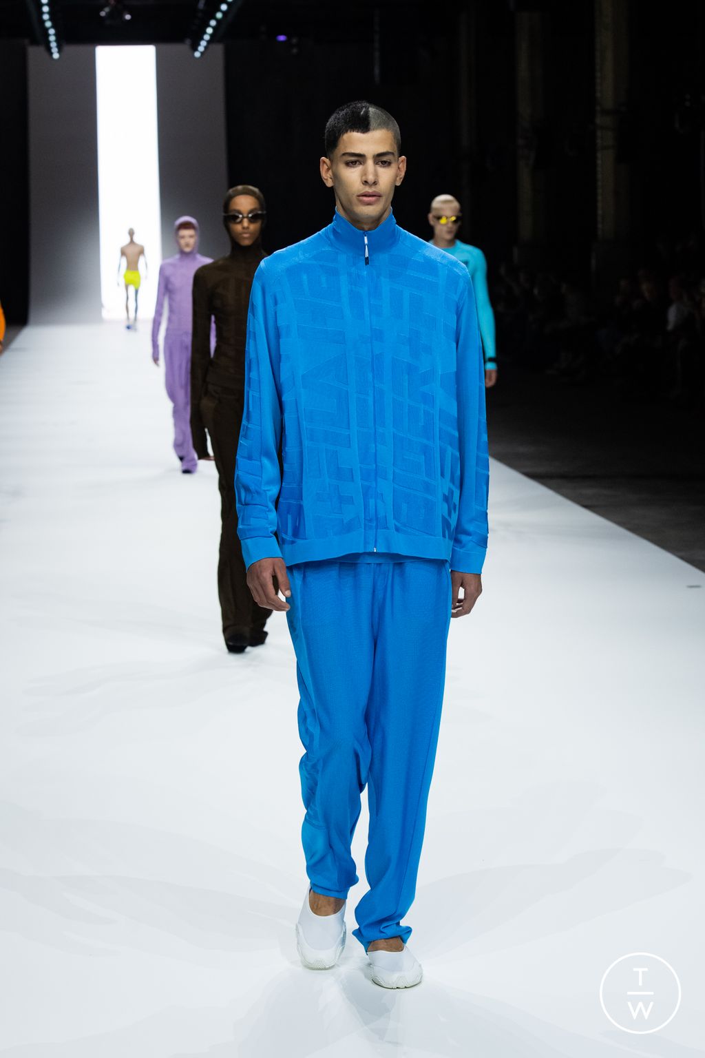 Fashion Week London Spring/Summer 2023 look 24 de la collection Haider Ackermann womenswear