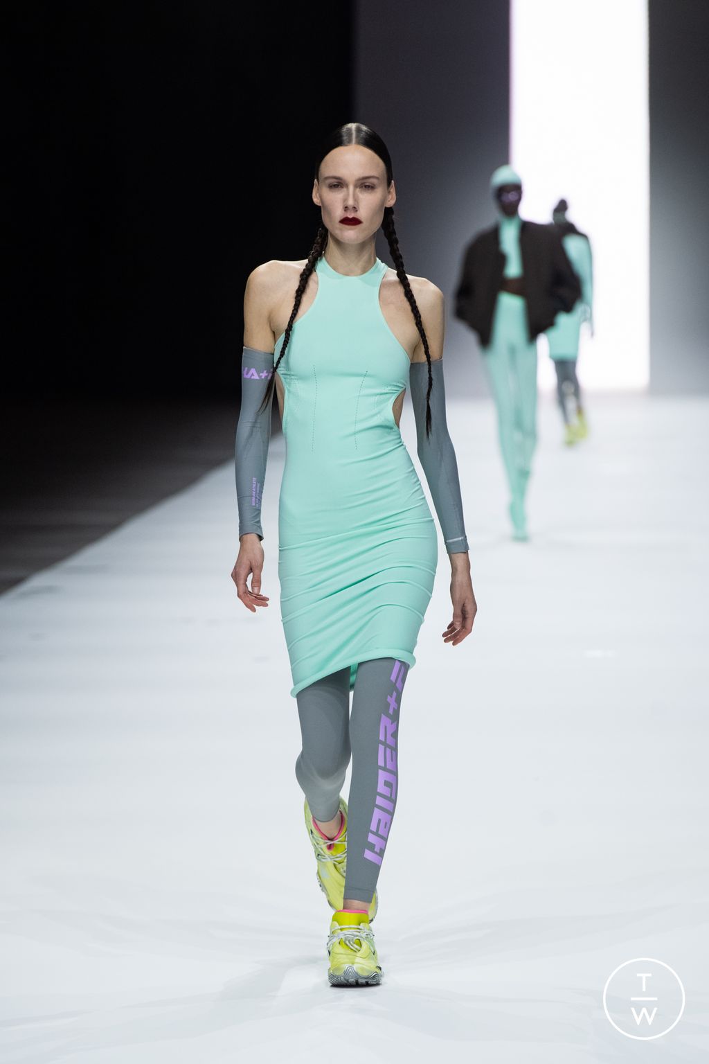 Fashion Week London Spring/Summer 2023 look 40 from the Haider Ackermann collection 女装