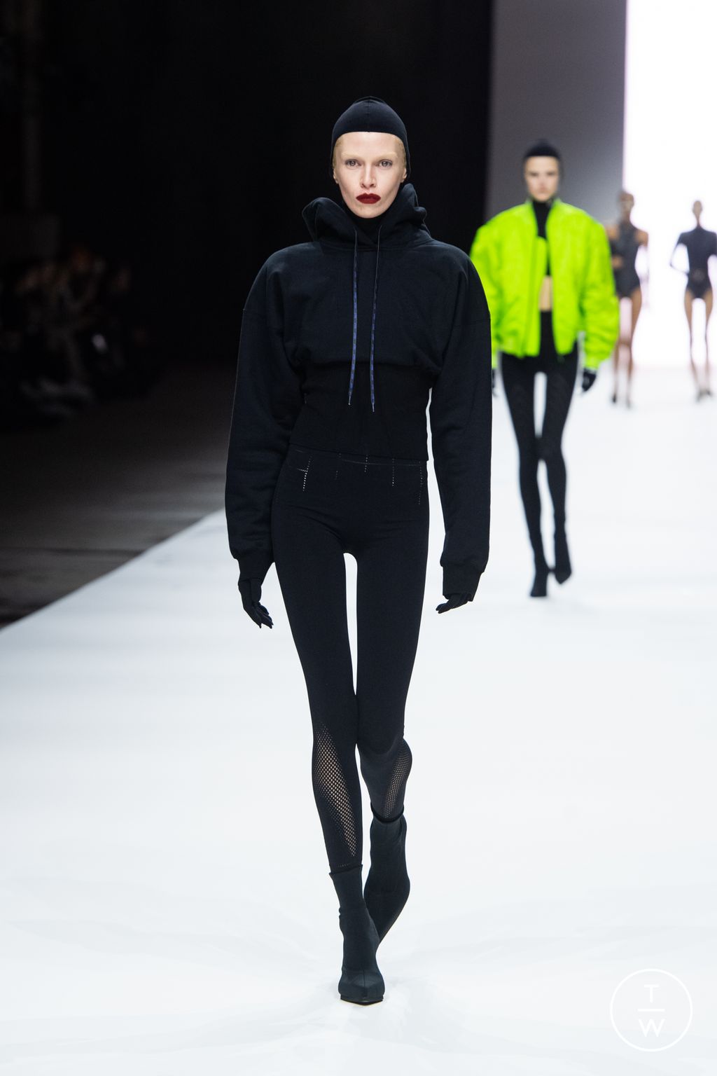 Fashion Week London Spring/Summer 2023 look 7 de la collection Haider Ackermann womenswear