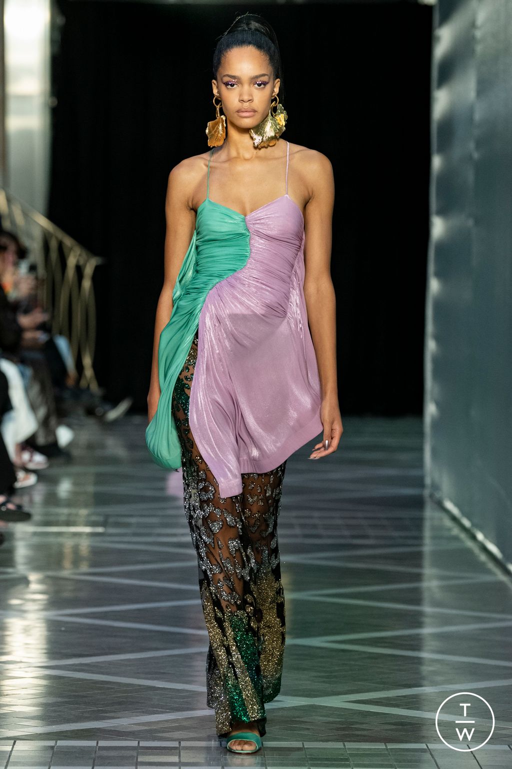 Fashion Week London Spring/Summer 2023 look 23 from the Halpern collection womenswear