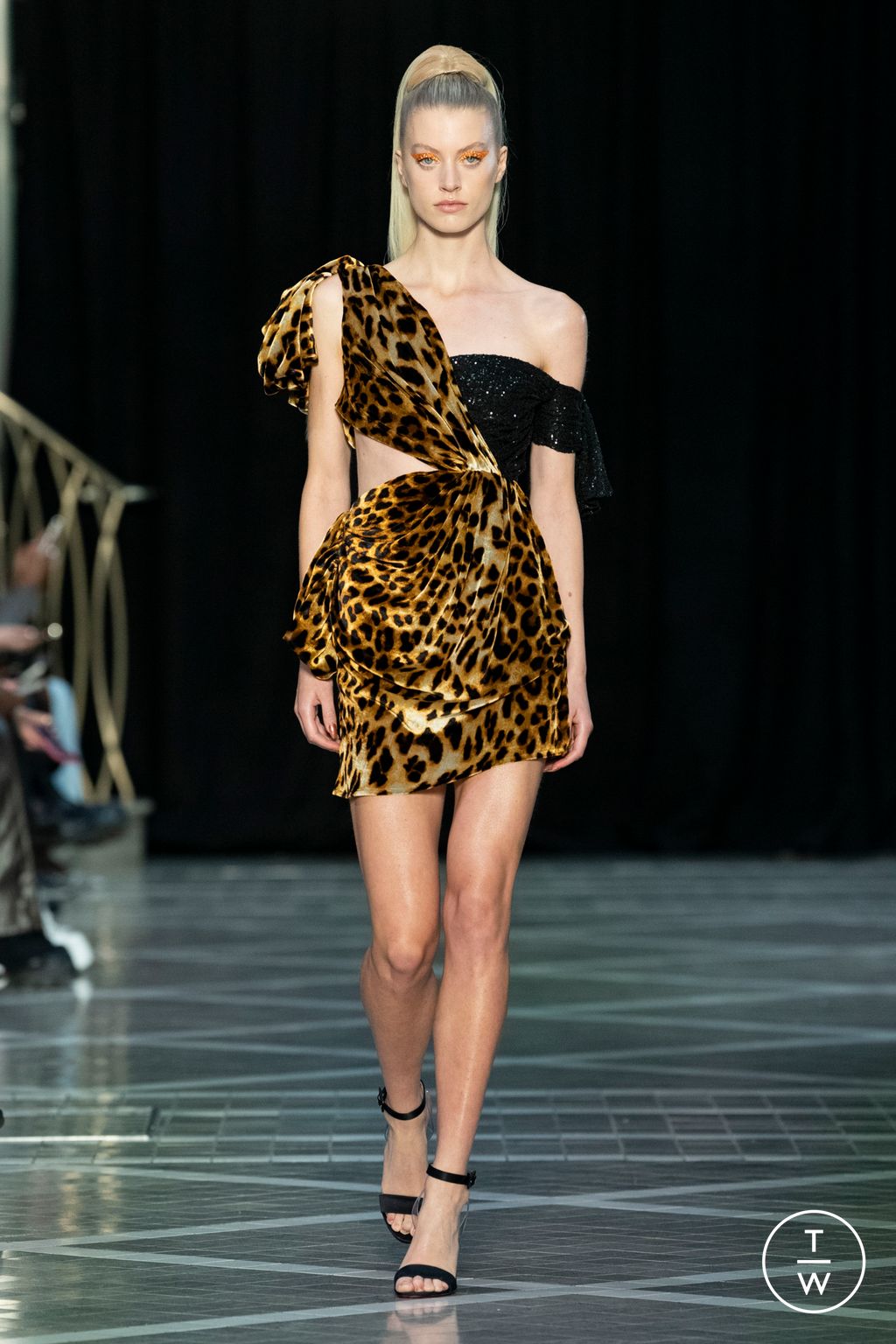 Fashion Week London Spring/Summer 2023 look 6 de la collection Halpern womenswear