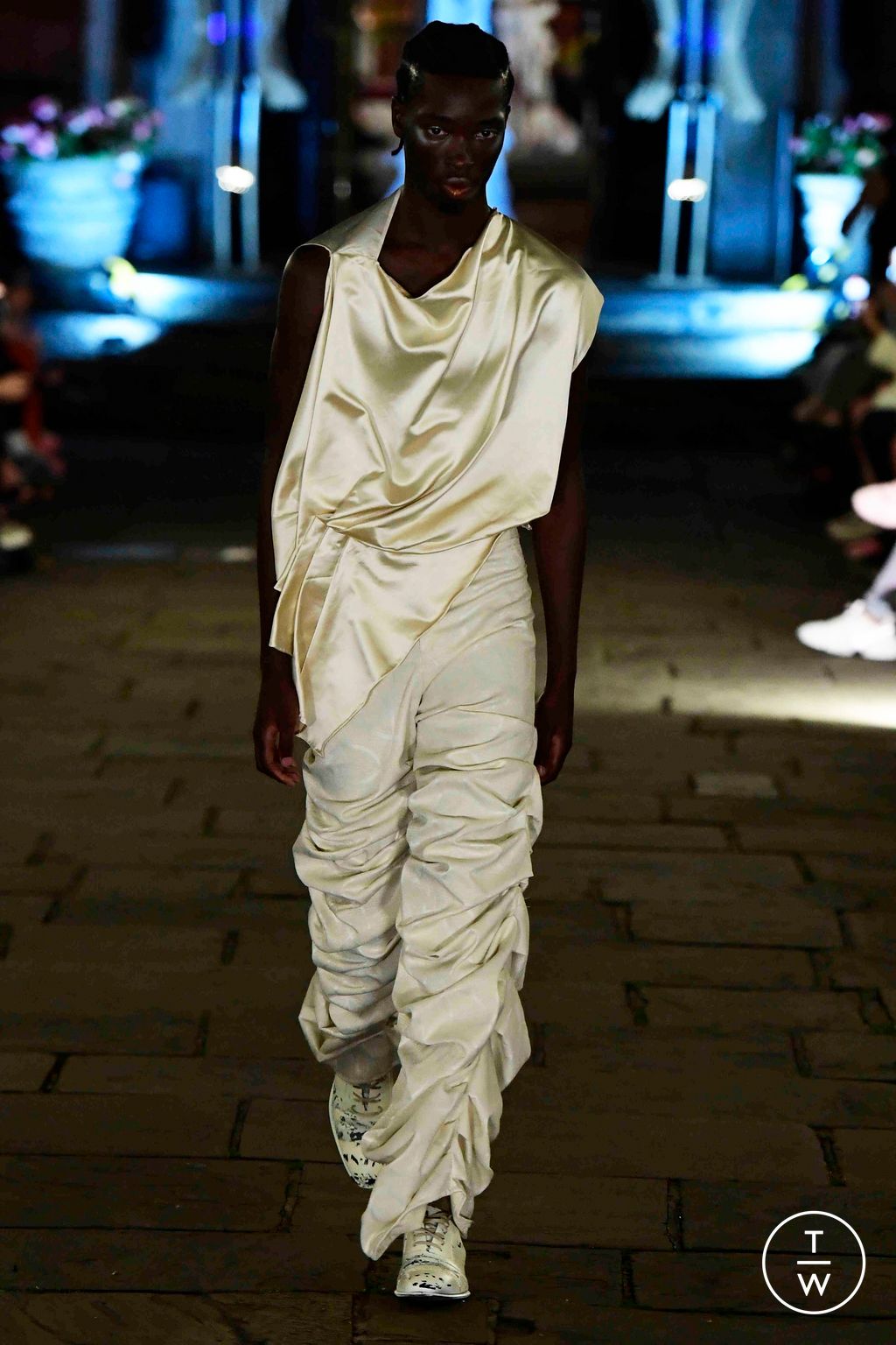 Fashion Week London Spring/Summer 2024 look 2 from the Hector Maclean collection womenswear