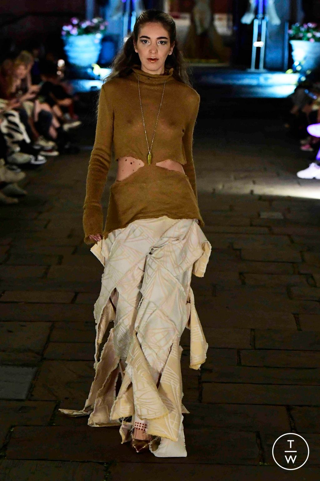 Fashion Week London Spring/Summer 2024 look 16 de la collection Hector Maclean womenswear