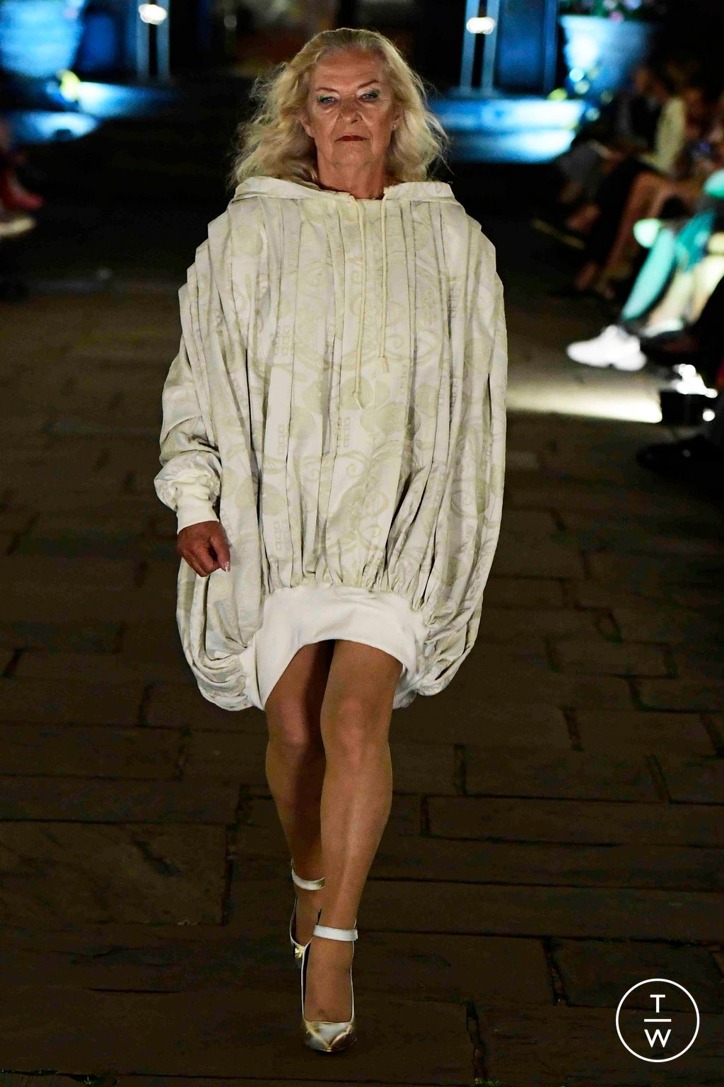 Fashion Week London Spring/Summer 2024 look 18 from the Hector Maclean collection 女装