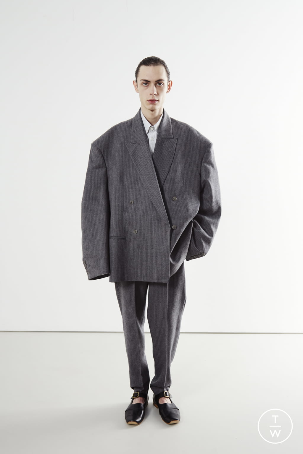 Fashion Week Paris Fall/Winter 2022 look 1 de la collection Hed Mayner menswear