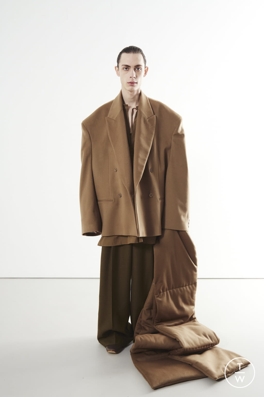 Fashion Week Paris Fall/Winter 2022 look 7 de la collection Hed Mayner menswear