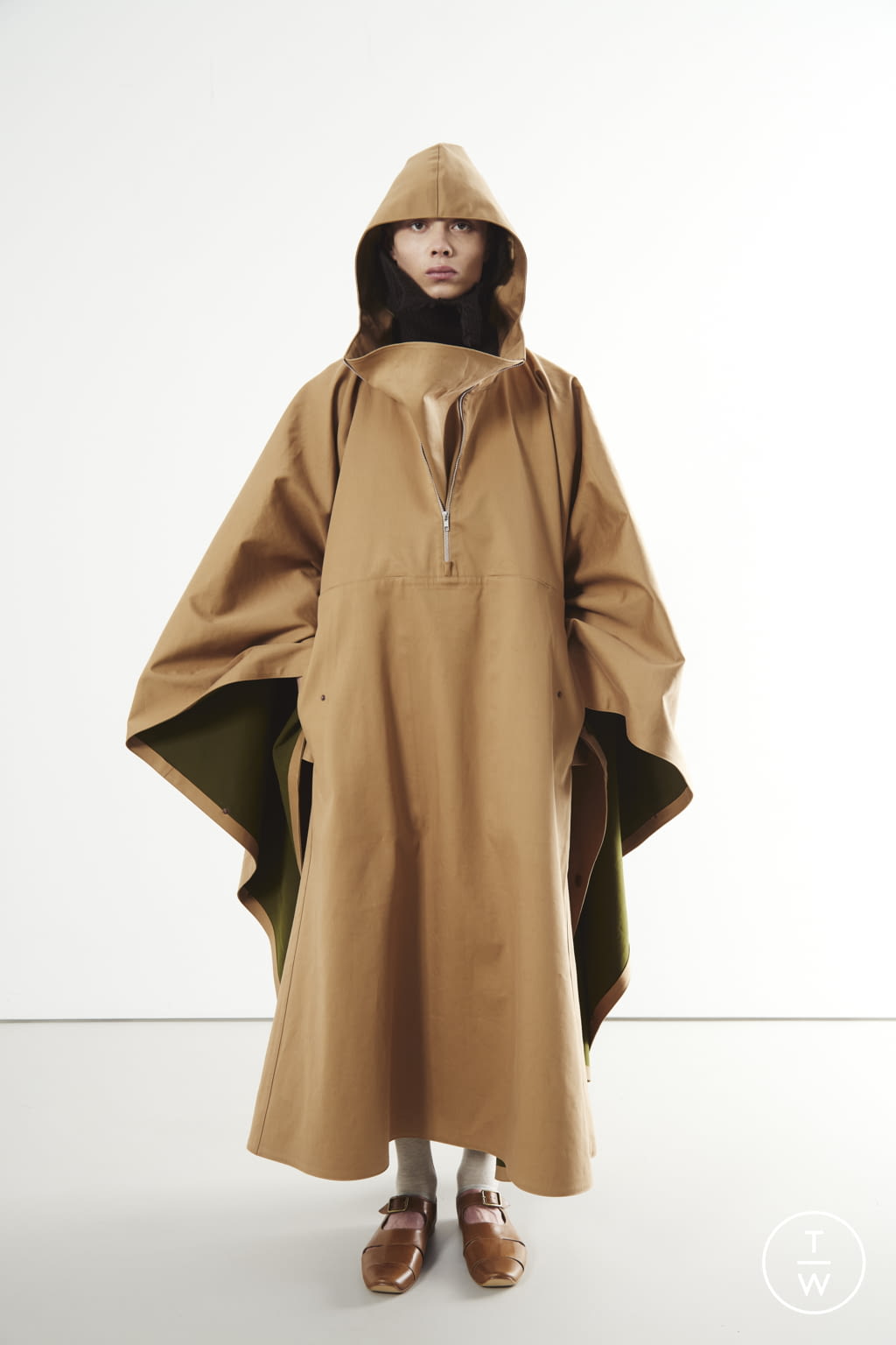 Fashion Week Paris Fall/Winter 2022 look 8 de la collection Hed Mayner menswear