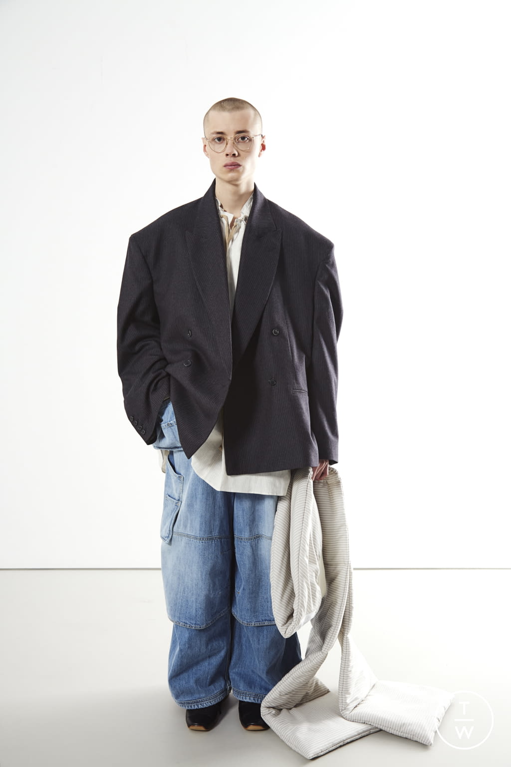 Fashion Week Paris Fall/Winter 2022 look 16 from the Hed Mayner collection menswear