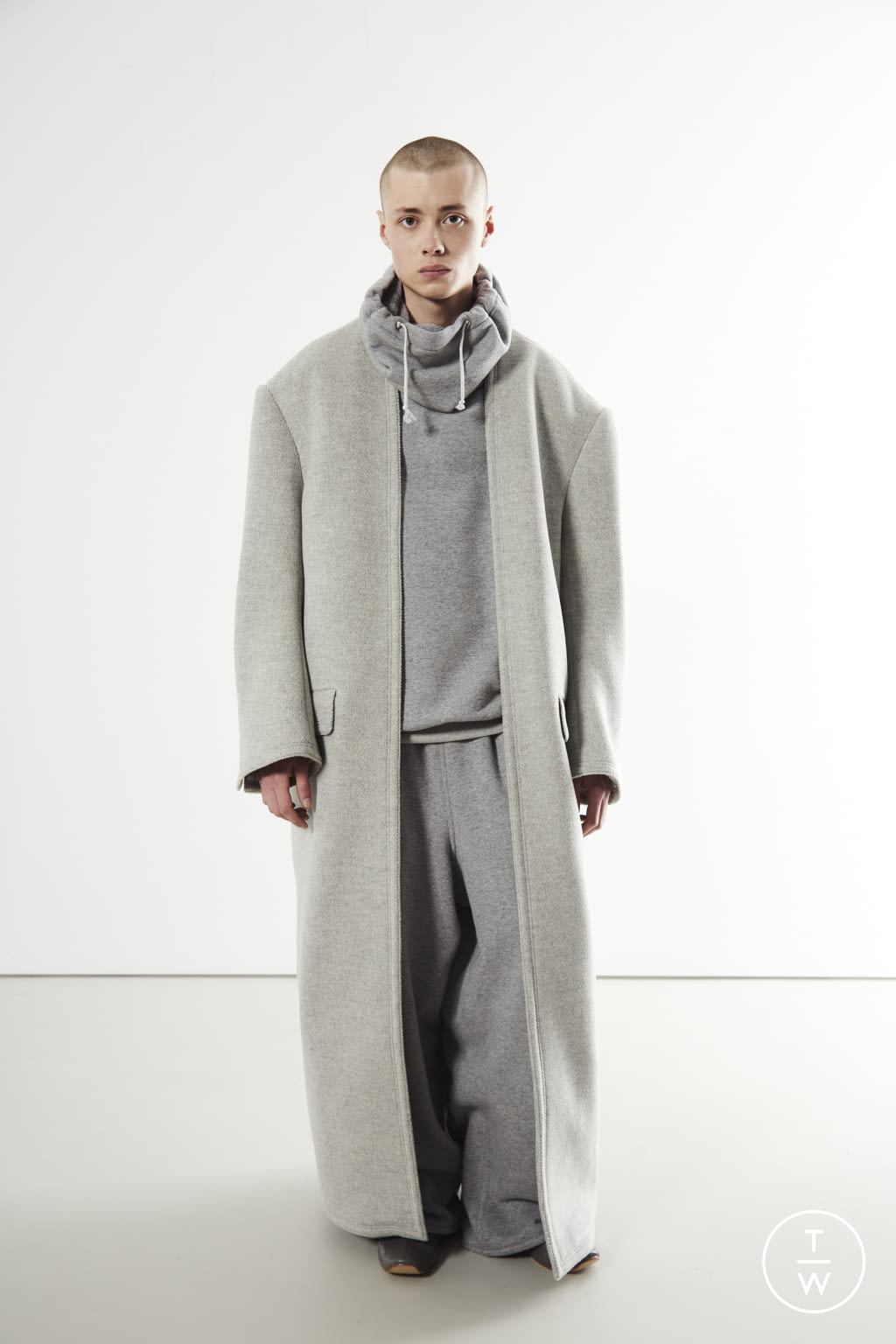 Fashion Week Paris Fall/Winter 2022 look 22 from the Hed Mayner collection menswear