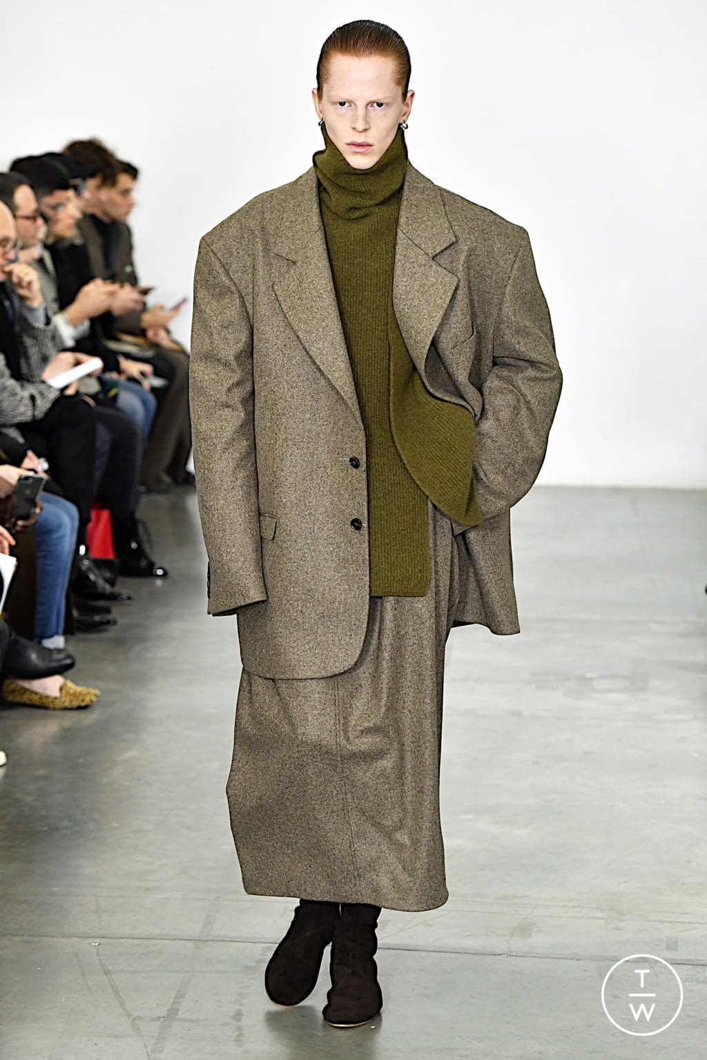 Fashion Week Paris Fall/Winter 2020 look 1 from the Hed Mayner collection menswear