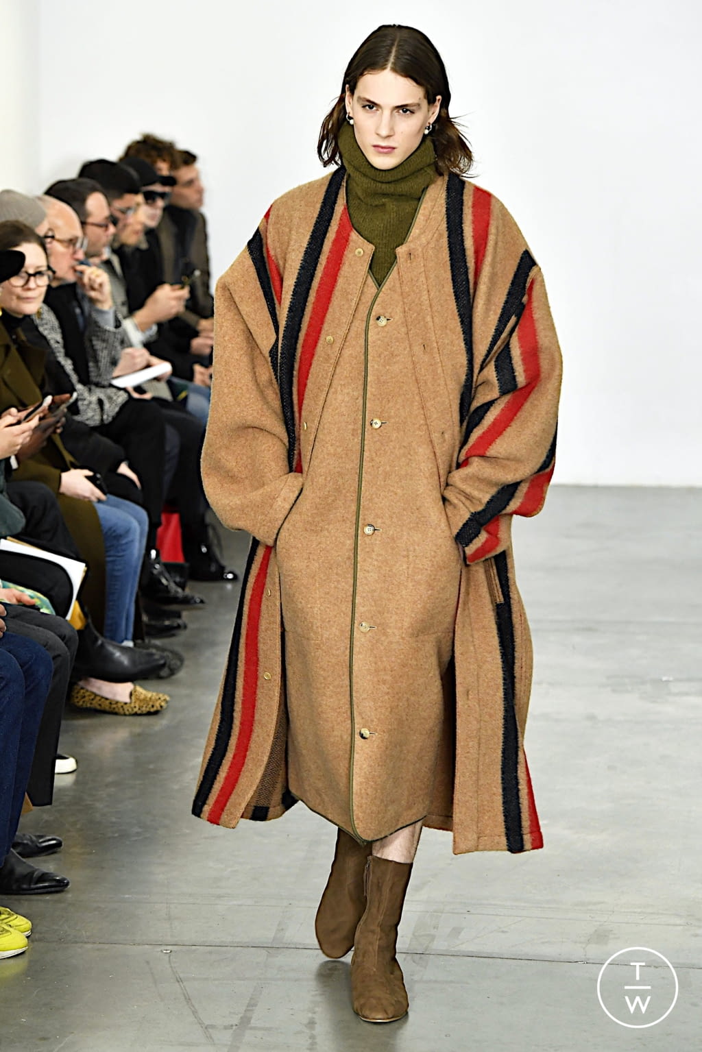Fashion Week Paris Fall/Winter 2020 look 3 from the Hed Mayner collection menswear