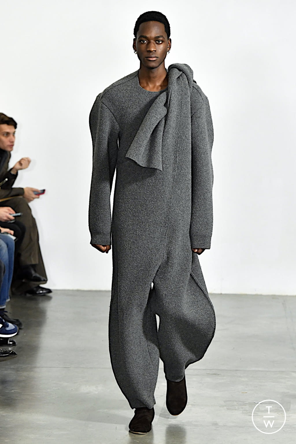 Fashion Week Paris Fall/Winter 2020 look 6 from the Hed Mayner collection menswear