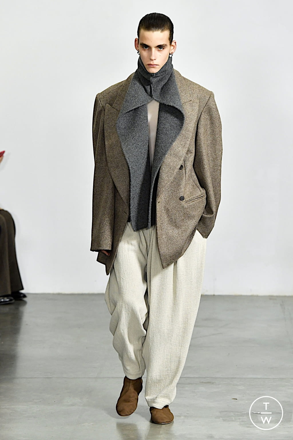 Fashion Week Paris Fall/Winter 2020 look 23 from the Hed Mayner collection menswear