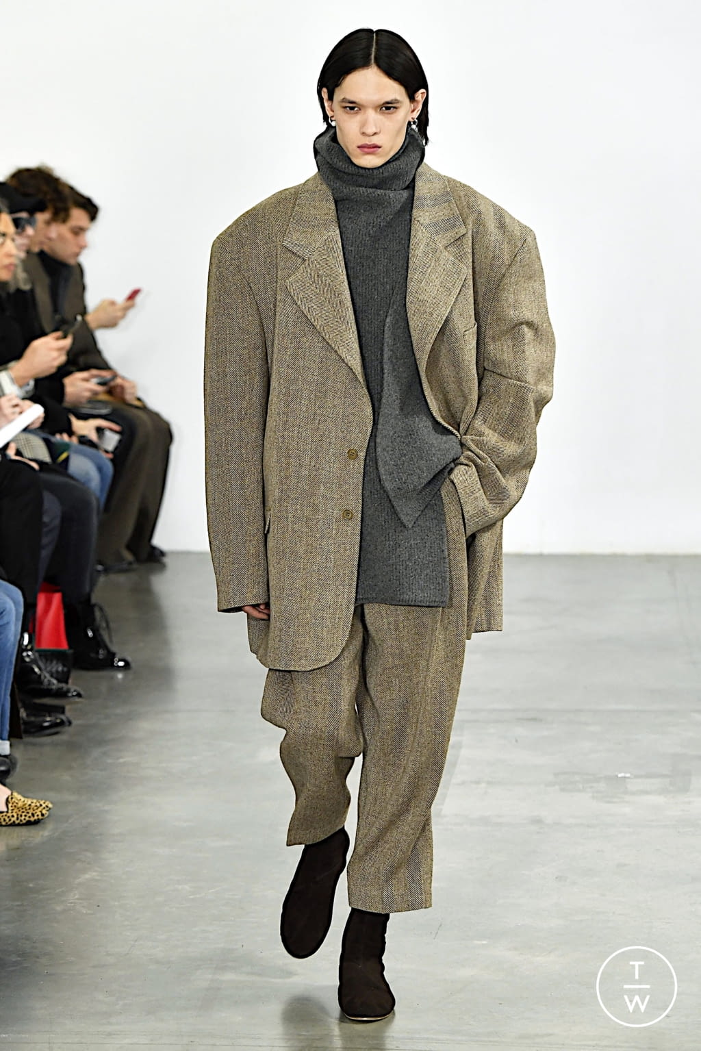 Fashion Week Paris Fall/Winter 2020 look 25 from the Hed Mayner collection 男装