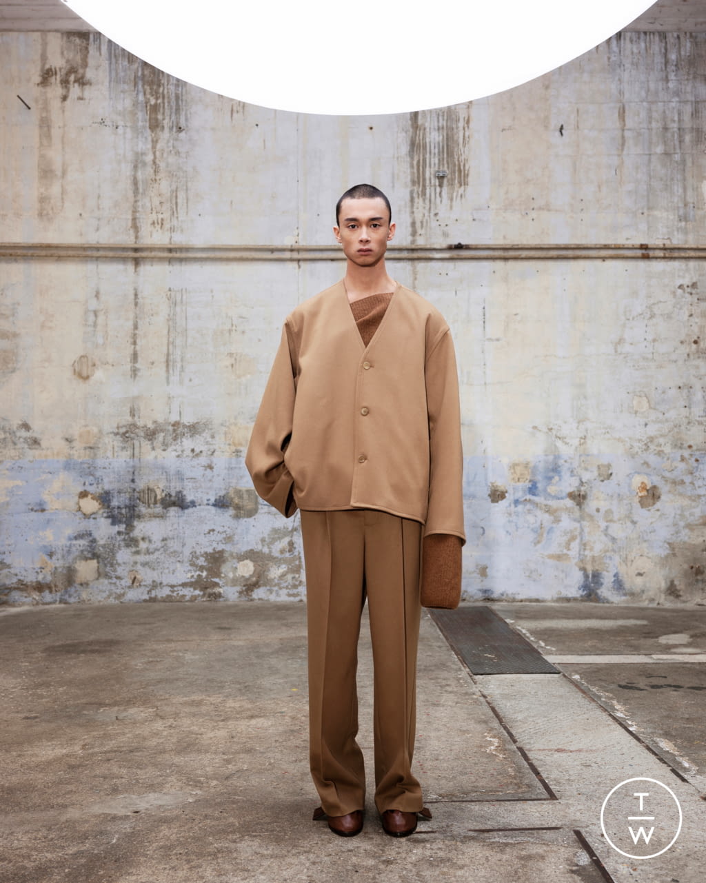 Fashion Week Paris Fall/Winter 2021 look 1 from the Hed Mayner collection 男装