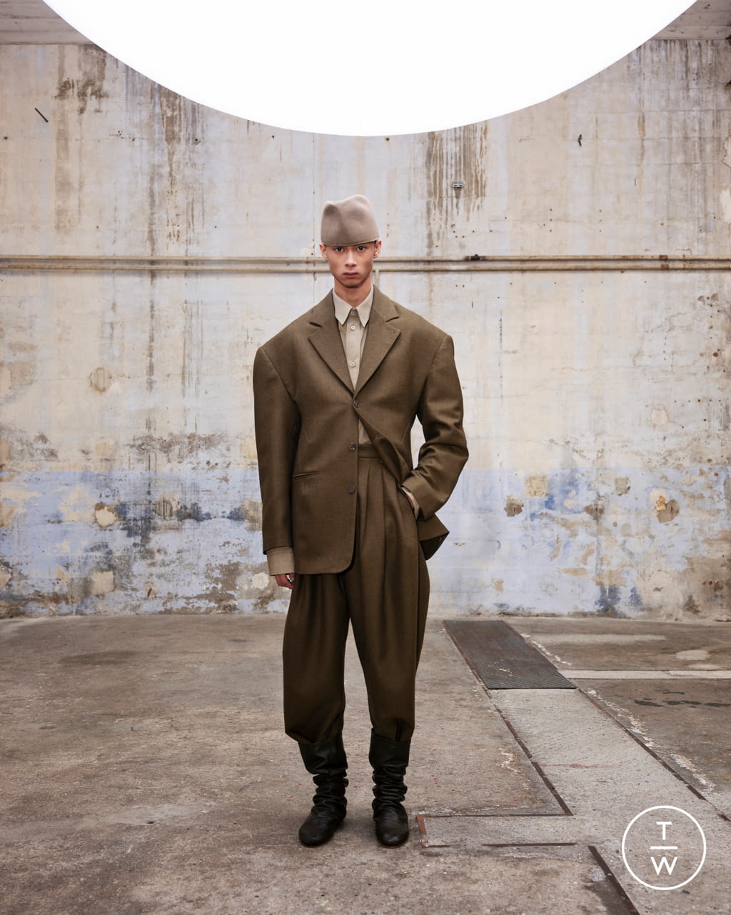 Fashion Week Paris Fall/Winter 2021 look 7 from the Hed Mayner collection menswear