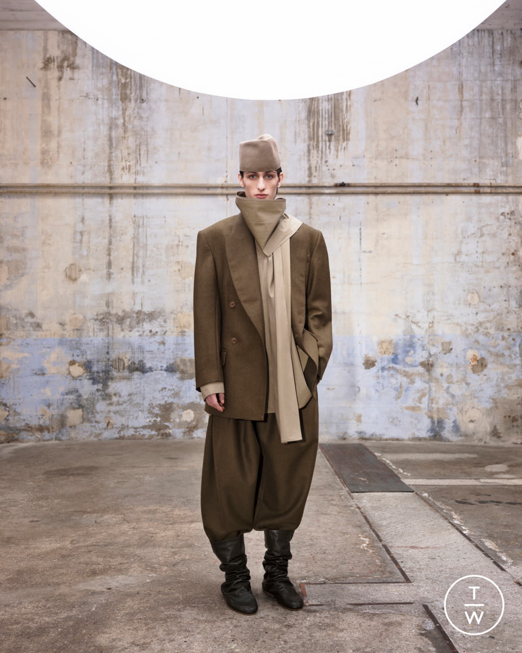 Fashion Week Paris Fall/Winter 2021 look 10 from the Hed Mayner collection menswear