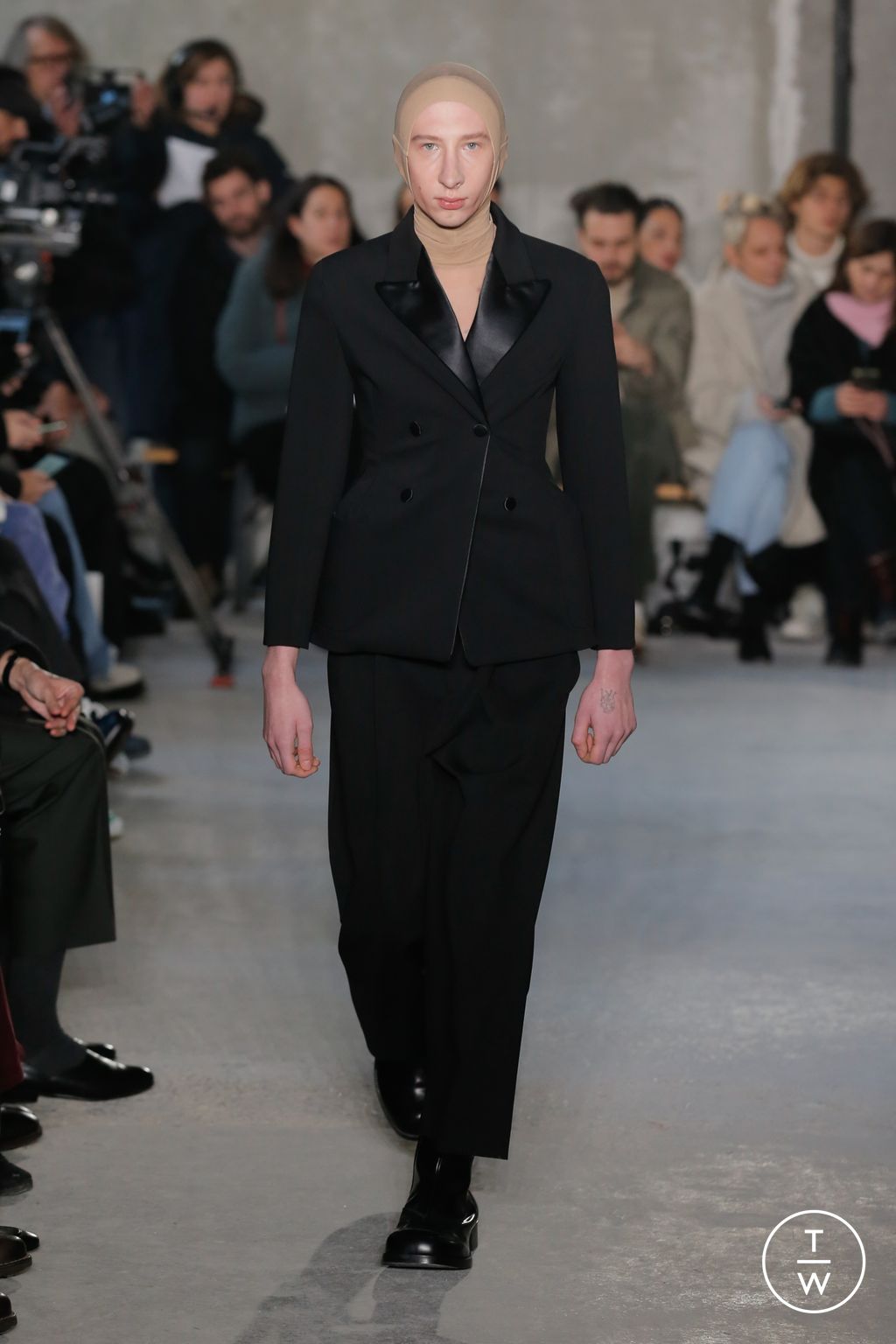 Fashion Week Paris Fall/Winter 2023 look 2 de la collection Hed Mayner menswear