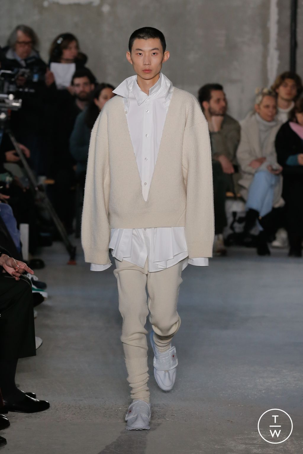 Fashion Week Paris Fall/Winter 2023 look 13 from the Hed Mayner collection 男装
