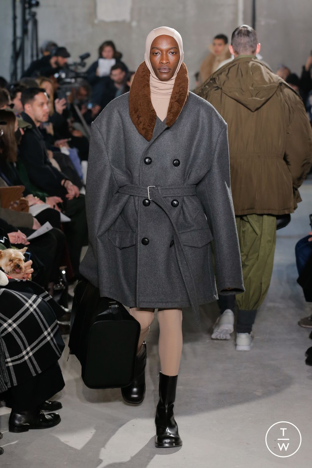 Fashion Week Paris Fall/Winter 2023 look 16 de la collection Hed Mayner menswear