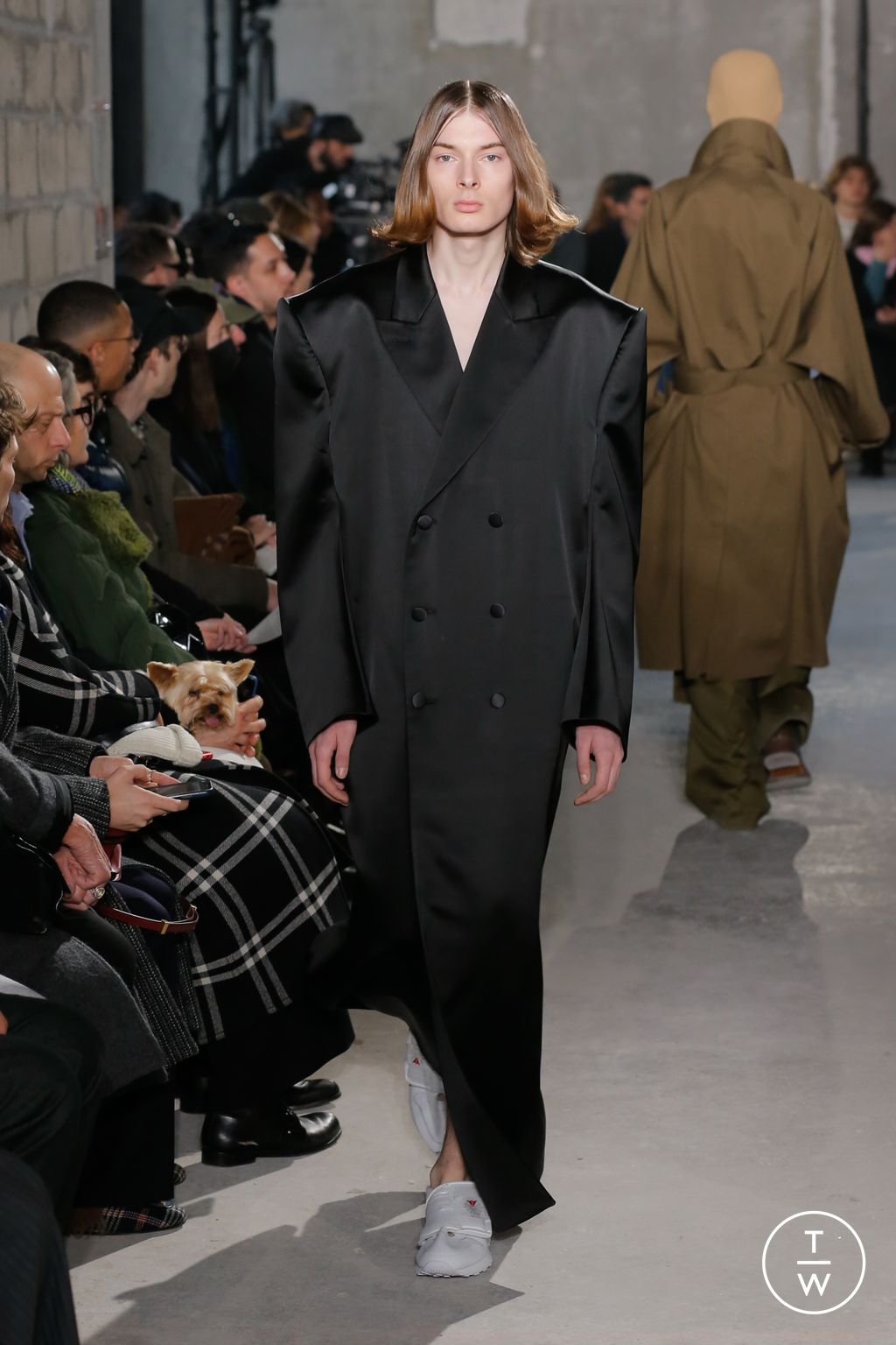 Fashion Week Paris Fall/Winter 2023 look 24 from the Hed Mayner collection menswear