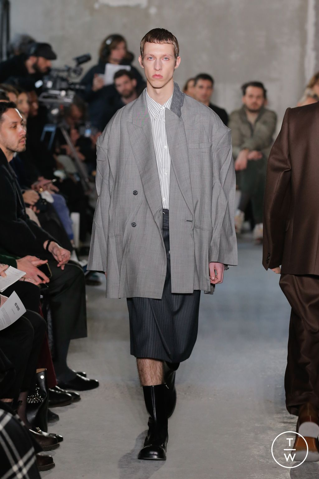 Fashion Week Paris Fall/Winter 2023 look 26 from the Hed Mayner collection 男装