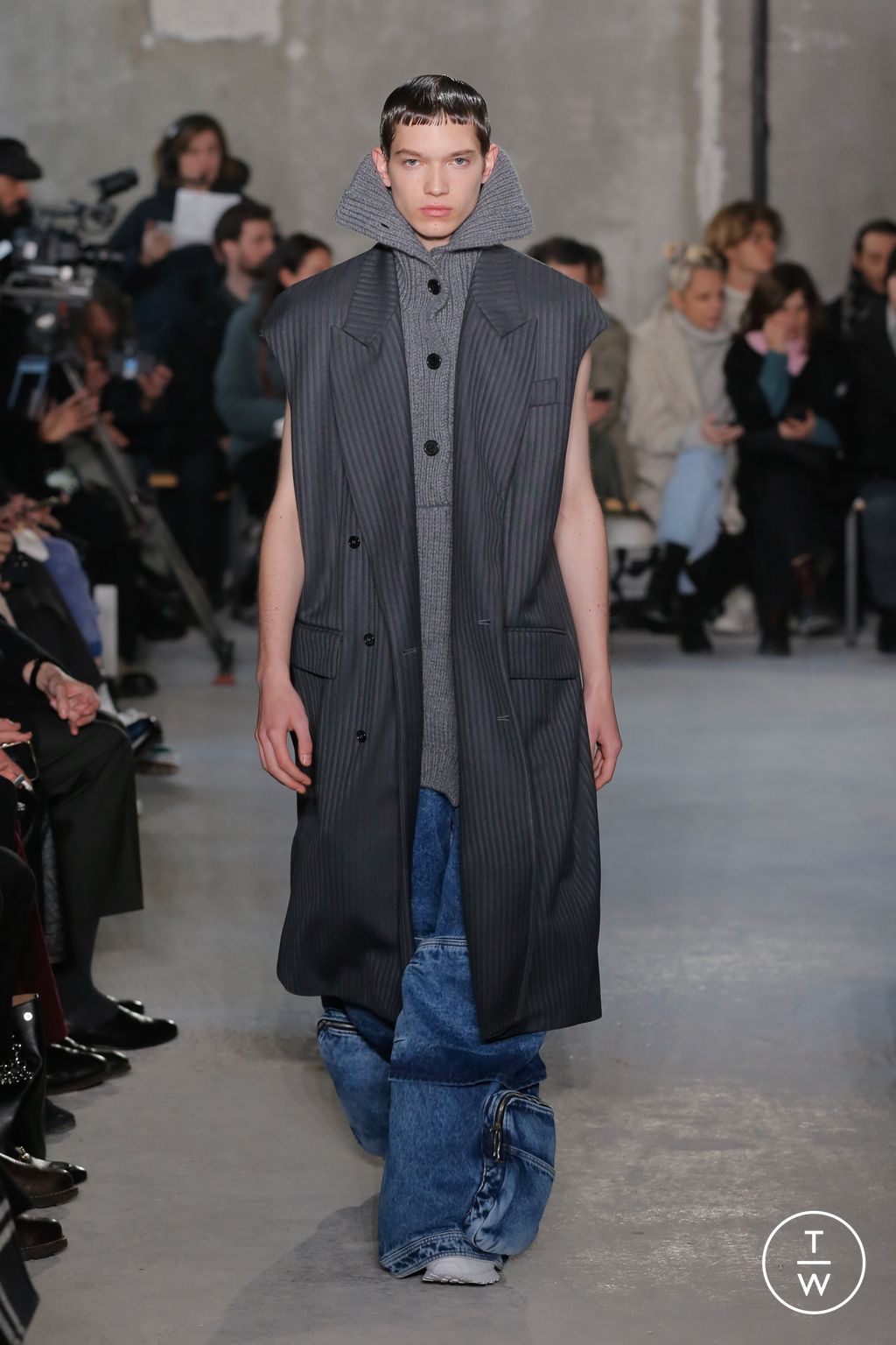 Fashion Week Paris Fall/Winter 2023 look 27 from the Hed Mayner collection menswear