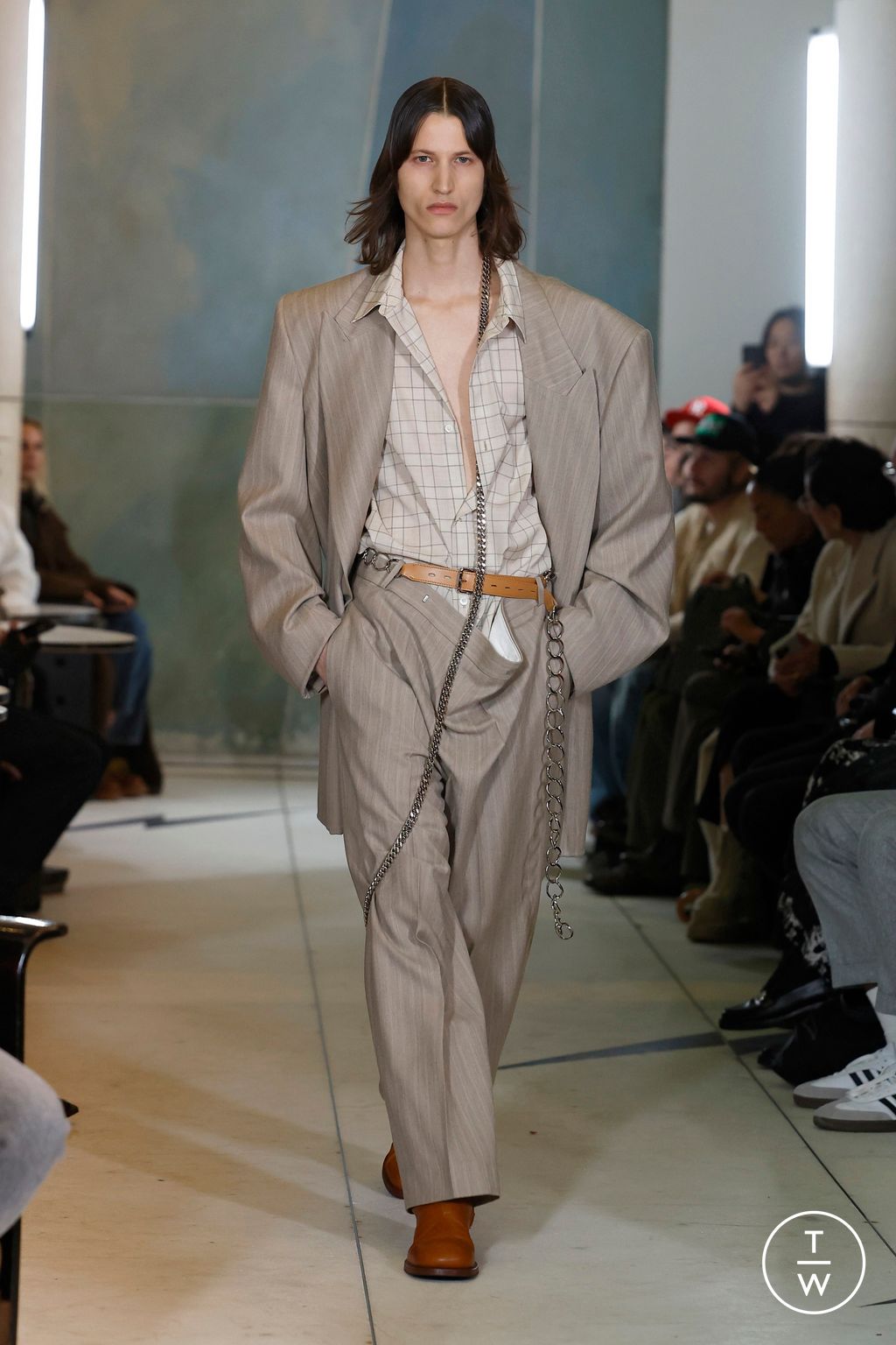 Fashion Week Paris Fall/Winter 2025 look 3 de la collection Hed Mayner menswear