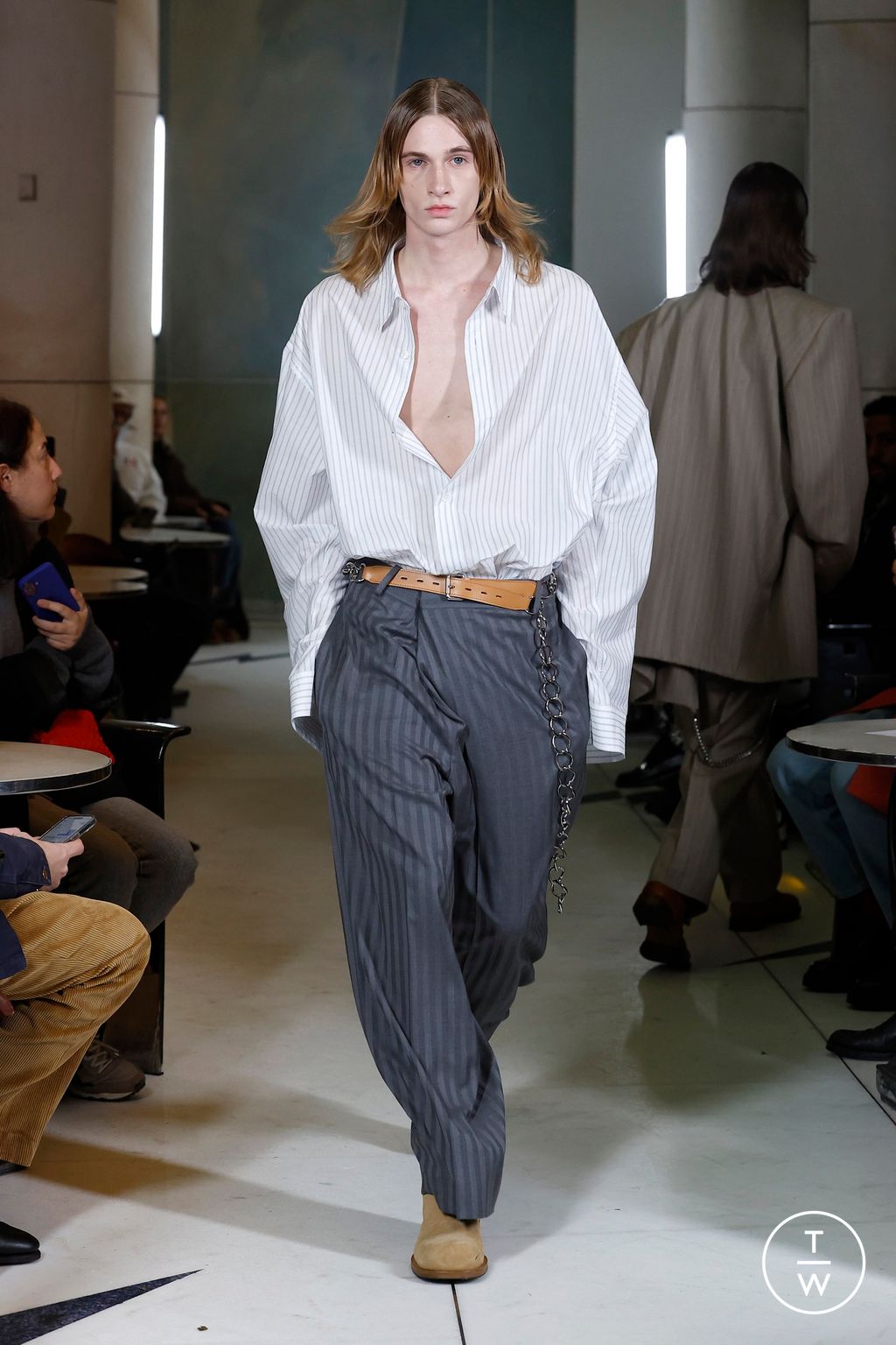 Fashion Week Paris Fall/Winter 2025 look 4 from the Hed Mayner collection menswear