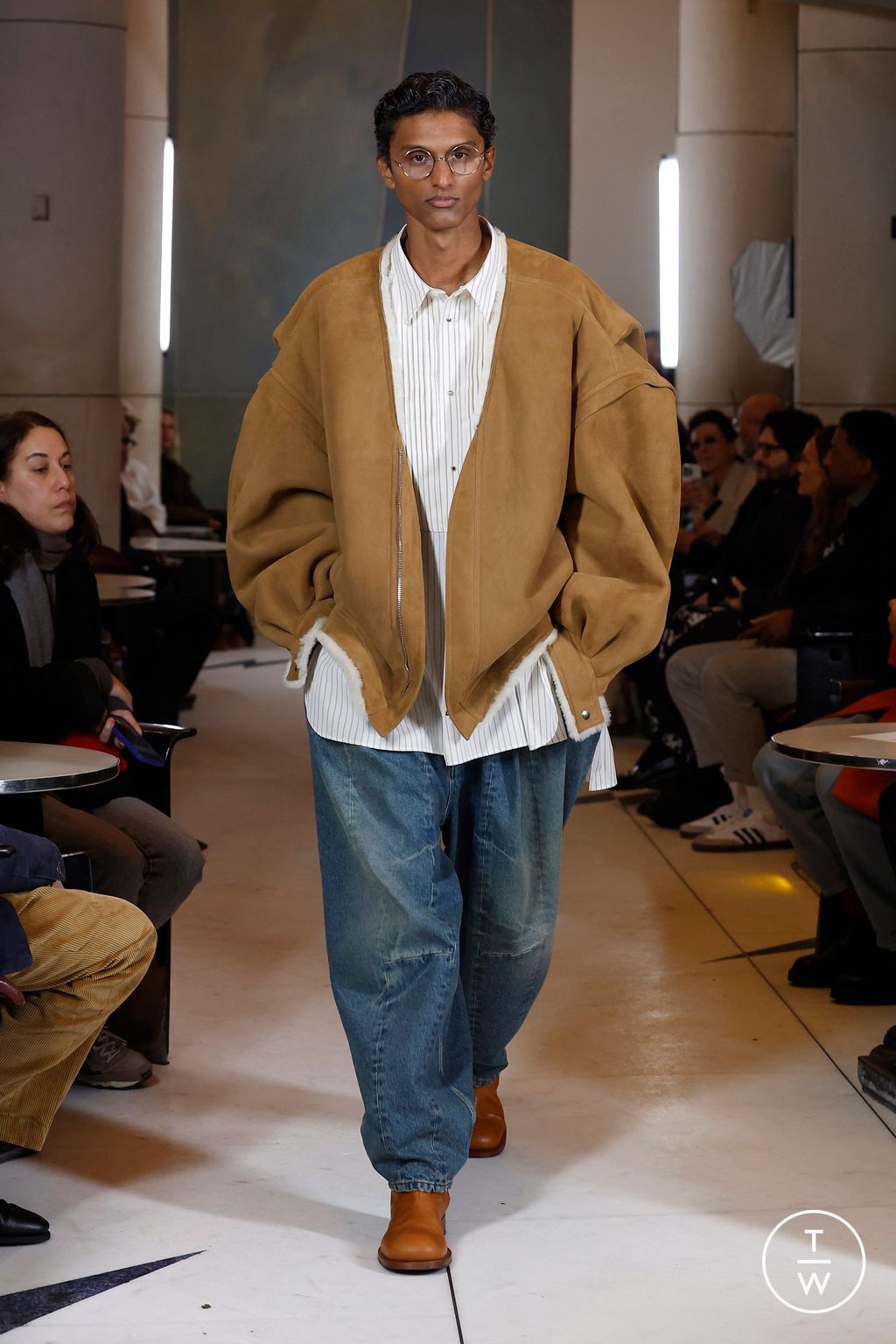 Fashion Week Paris Fall/Winter 2025 look 12 de la collection Hed Mayner menswear