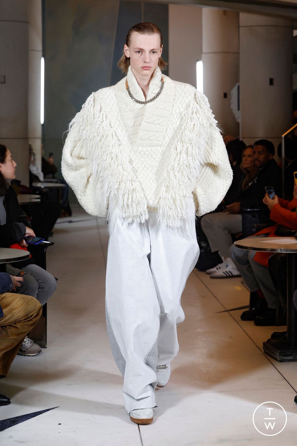 Fashion Week Paris Fall/Winter 2025 look 13 de la collection Hed Mayner menswear