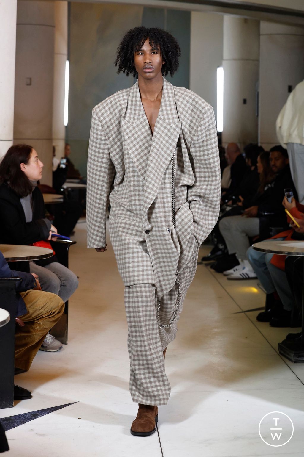 Fashion Week Paris Fall/Winter 2025 look 14 from the Hed Mayner collection menswear