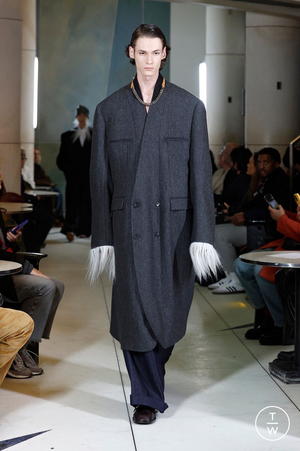 Fashion Week Paris Fall/Winter 2025 look 18 de la collection Hed Mayner menswear