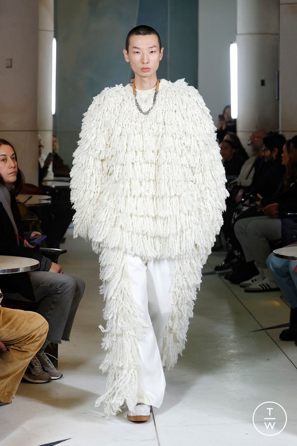 Fashion Week Paris Fall/Winter 2025 look 19 from the Hed Mayner collection menswear