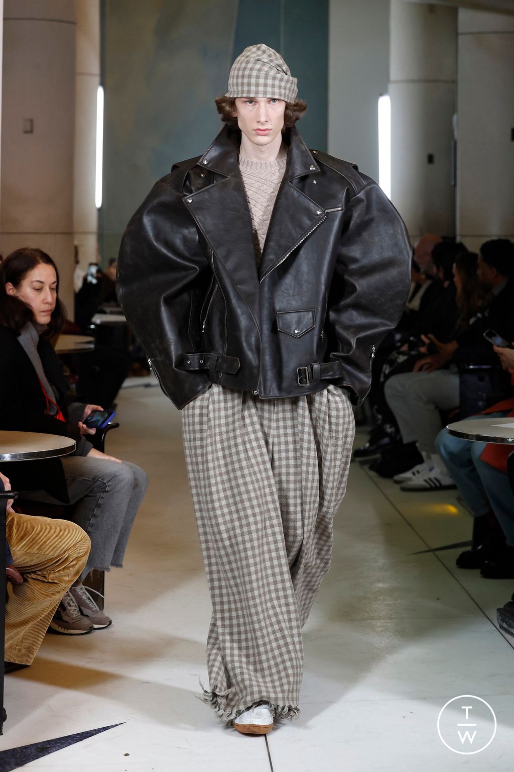 Fashion Week Paris Fall/Winter 2025 look 21 from the Hed Mayner collection menswear