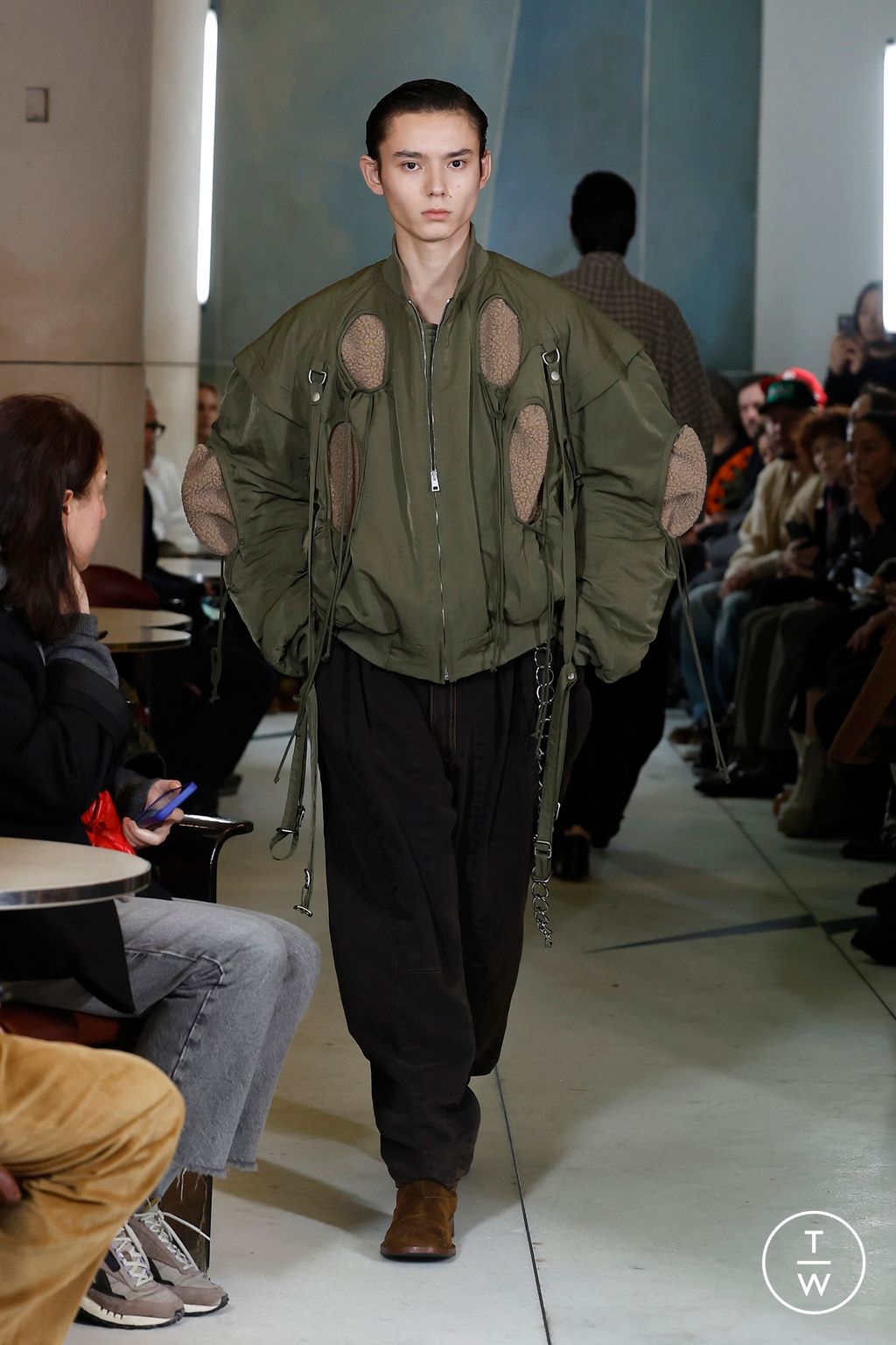 Fashion Week Paris Fall/Winter 2025 look 23 from the Hed Mayner collection menswear