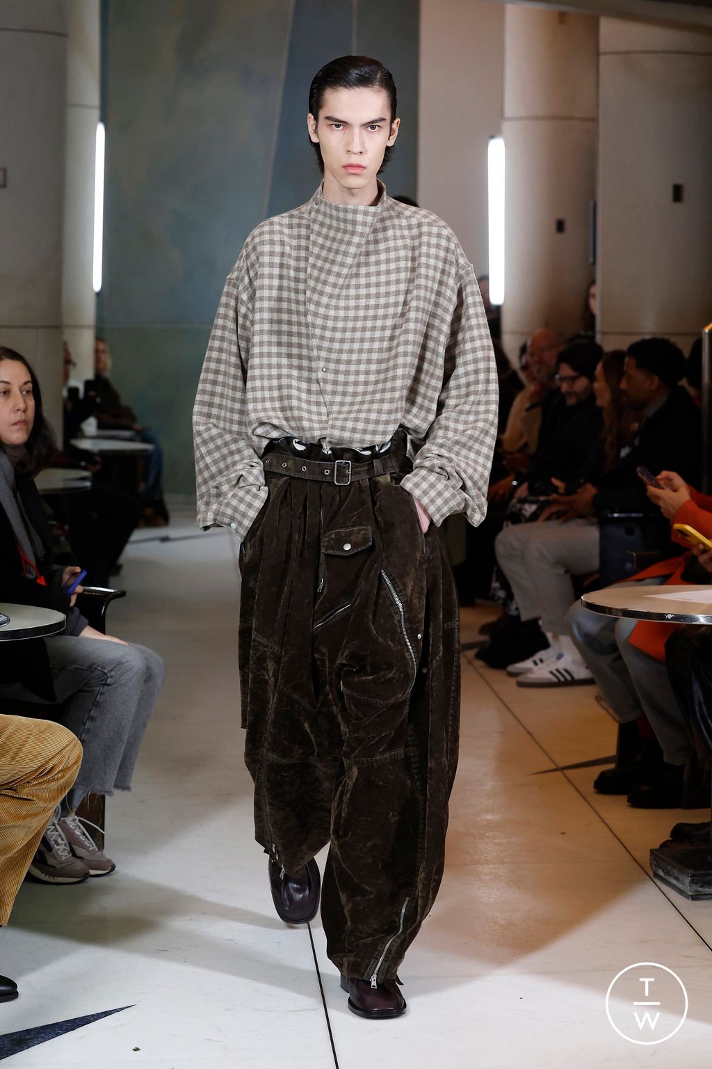 Fashion Week Paris Fall/Winter 2025 look 24 from the Hed Mayner collection menswear