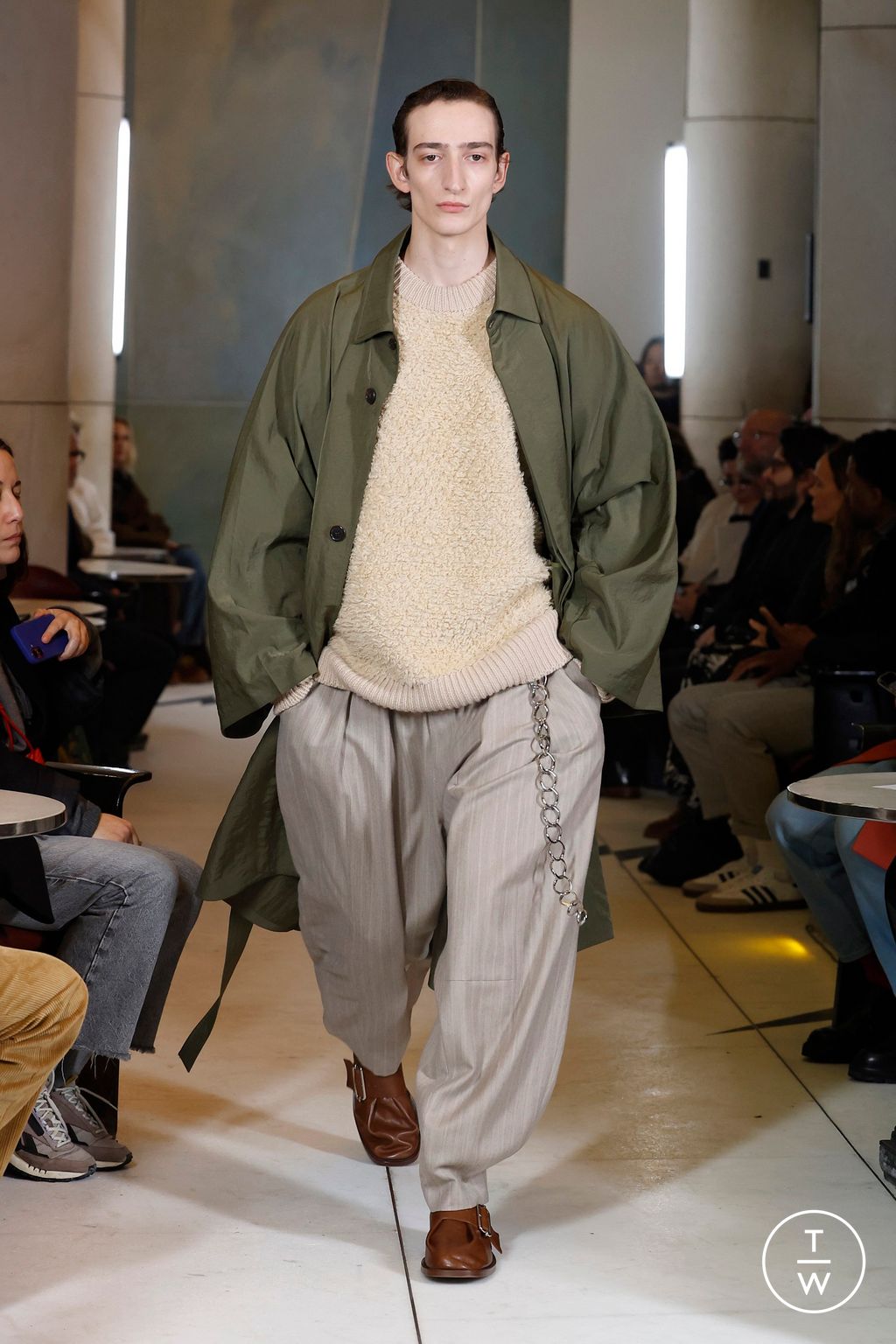 Fashion Week Paris Fall/Winter 2025 look 25 from the Hed Mayner collection menswear