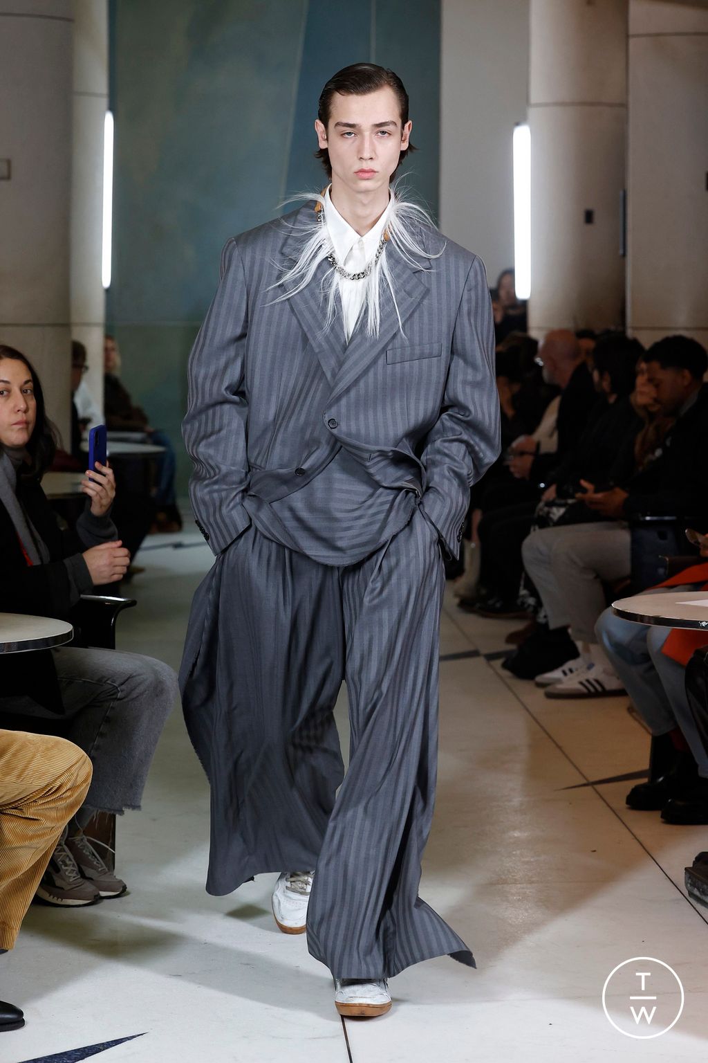 Fashion Week Paris Fall/Winter 2025 look 27 from the Hed Mayner collection menswear
