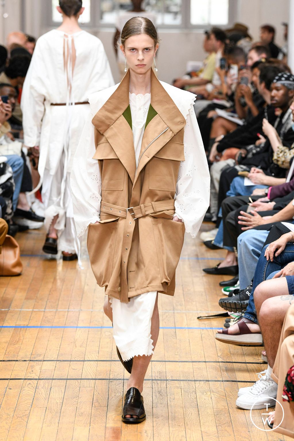 Fashion Week Paris Spring/Summer 2023 look 2 de la collection Hed Mayner menswear