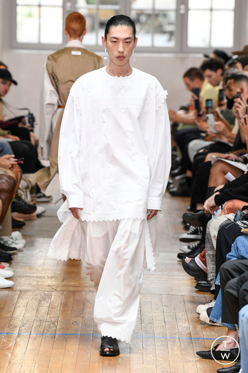 Fashion Week Paris Spring/Summer 2023 look 5 de la collection Hed Mayner menswear