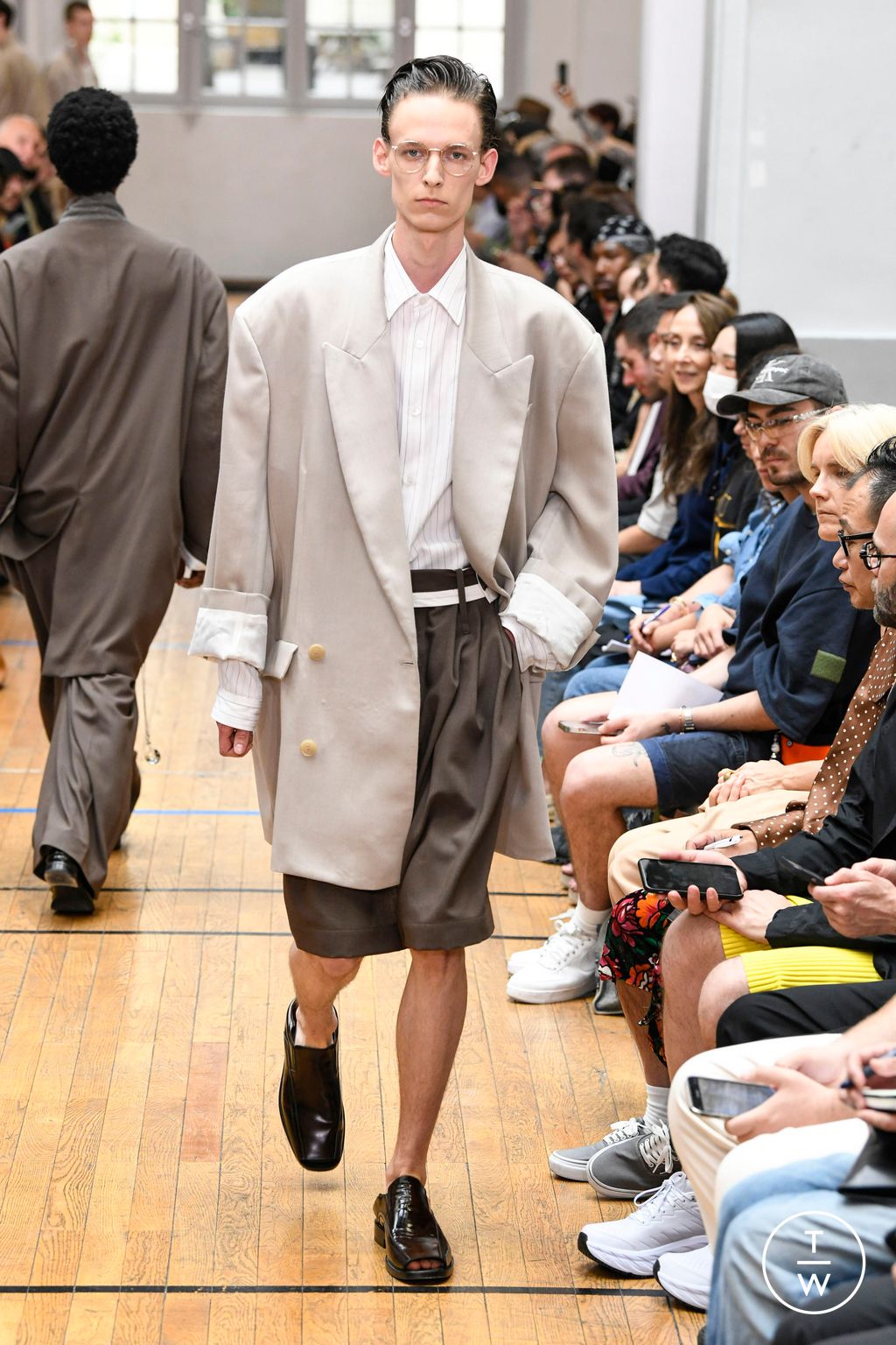 Fashion Week Paris Spring/Summer 2023 look 19 from the Hed Mayner collection 男装