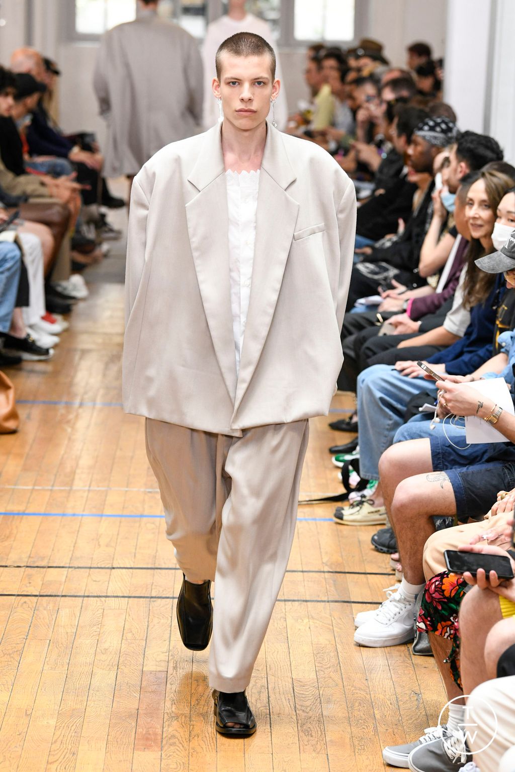 Fashion Week Paris Spring/Summer 2023 look 20 from the Hed Mayner collection menswear