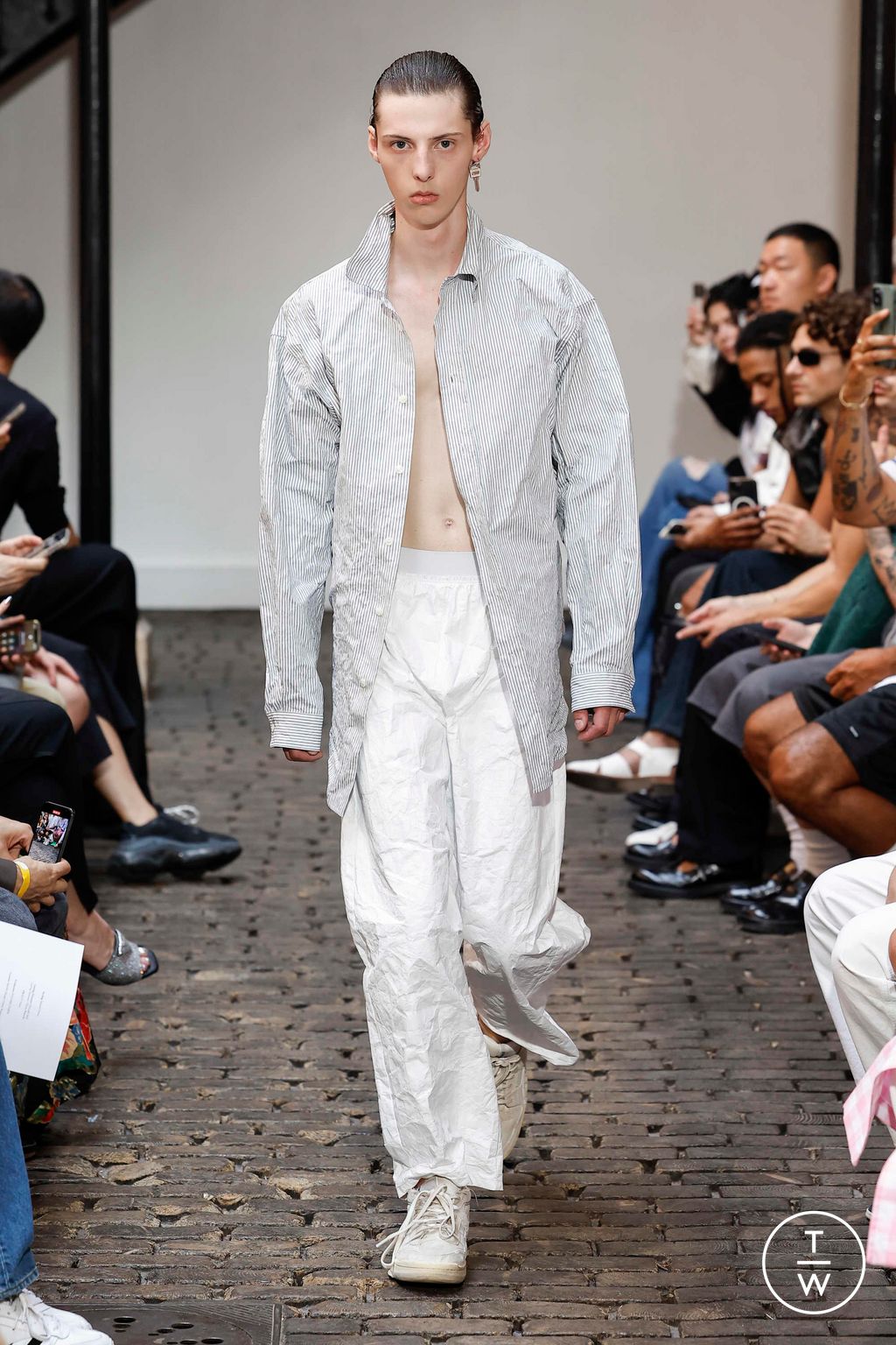 Fashion Week Paris Spring/Summer 2024 look 2 de la collection Hed Mayner menswear