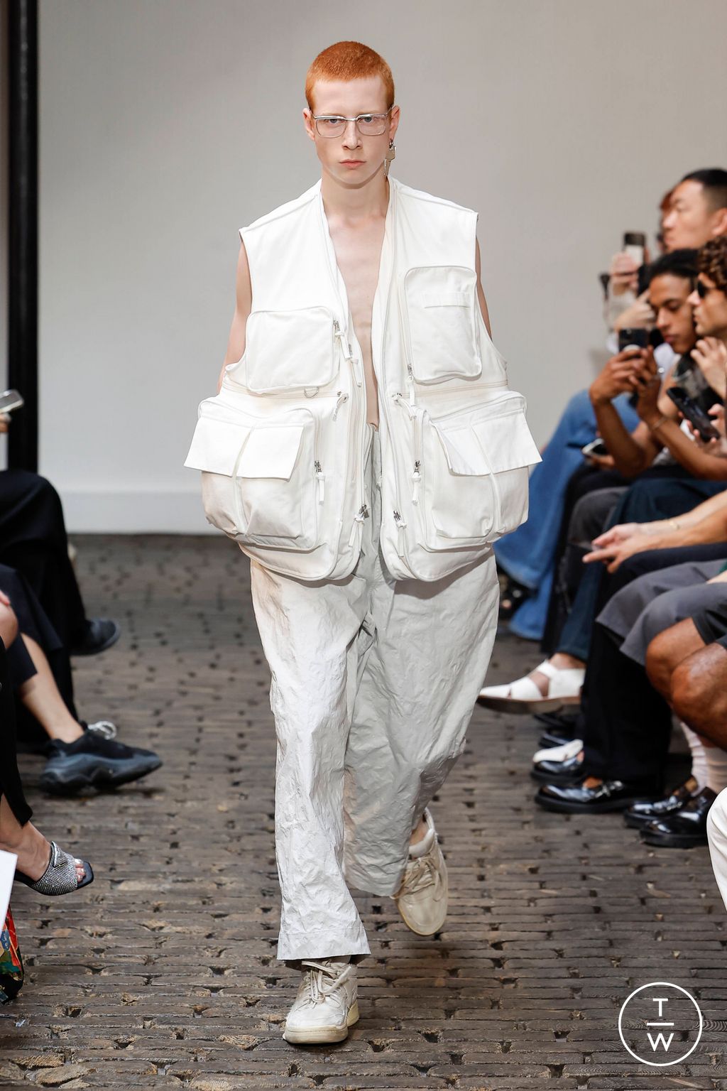 Fashion Week Paris Spring/Summer 2024 look 3 de la collection Hed Mayner menswear
