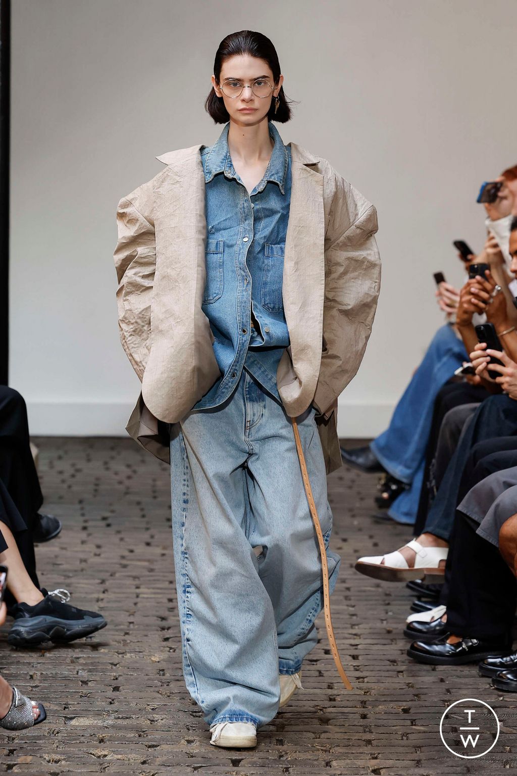 Fashion Week Paris Spring/Summer 2024 look 4 from the Hed Mayner collection 男装