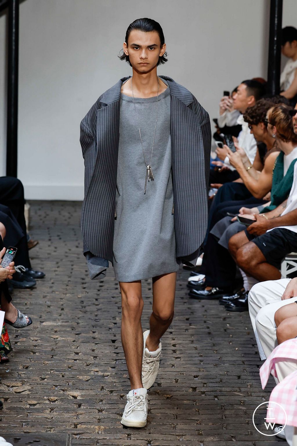 Fashion Week Paris Spring/Summer 2024 look 13 de la collection Hed Mayner menswear