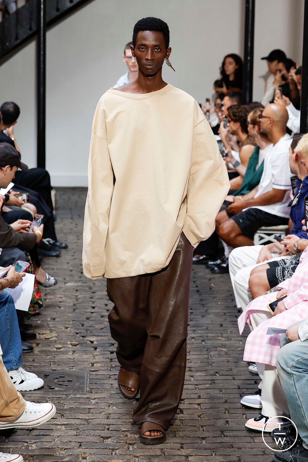 Fashion Week Paris Spring/Summer 2024 look 15 de la collection Hed Mayner menswear