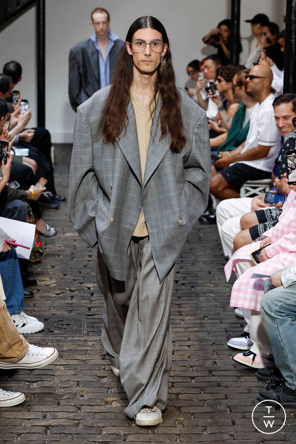 Fashion Week Paris Spring/Summer 2024 look 16 de la collection Hed Mayner menswear