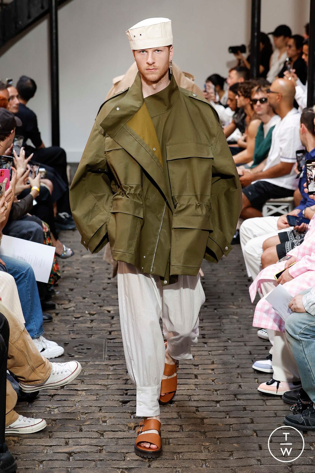 Fashion Week Paris Spring/Summer 2024 look 18 from the Hed Mayner collection 男装